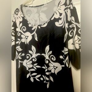 BLACK DRESS WITH WHITE PRINT, SIZE 2XL, 1 PIECE.